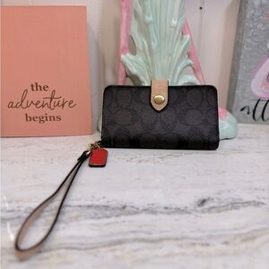 Coach Signature Snap Medium Wallet Wristlet